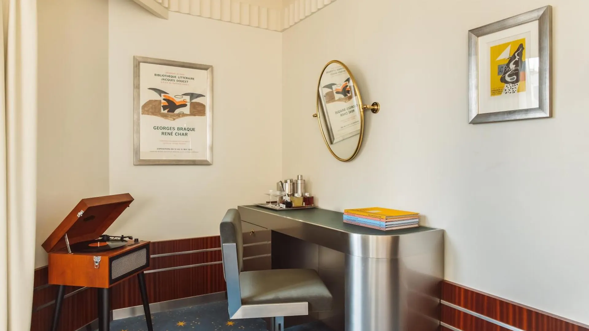 Hotel Des Grands Voyageurs Paris 4*,
