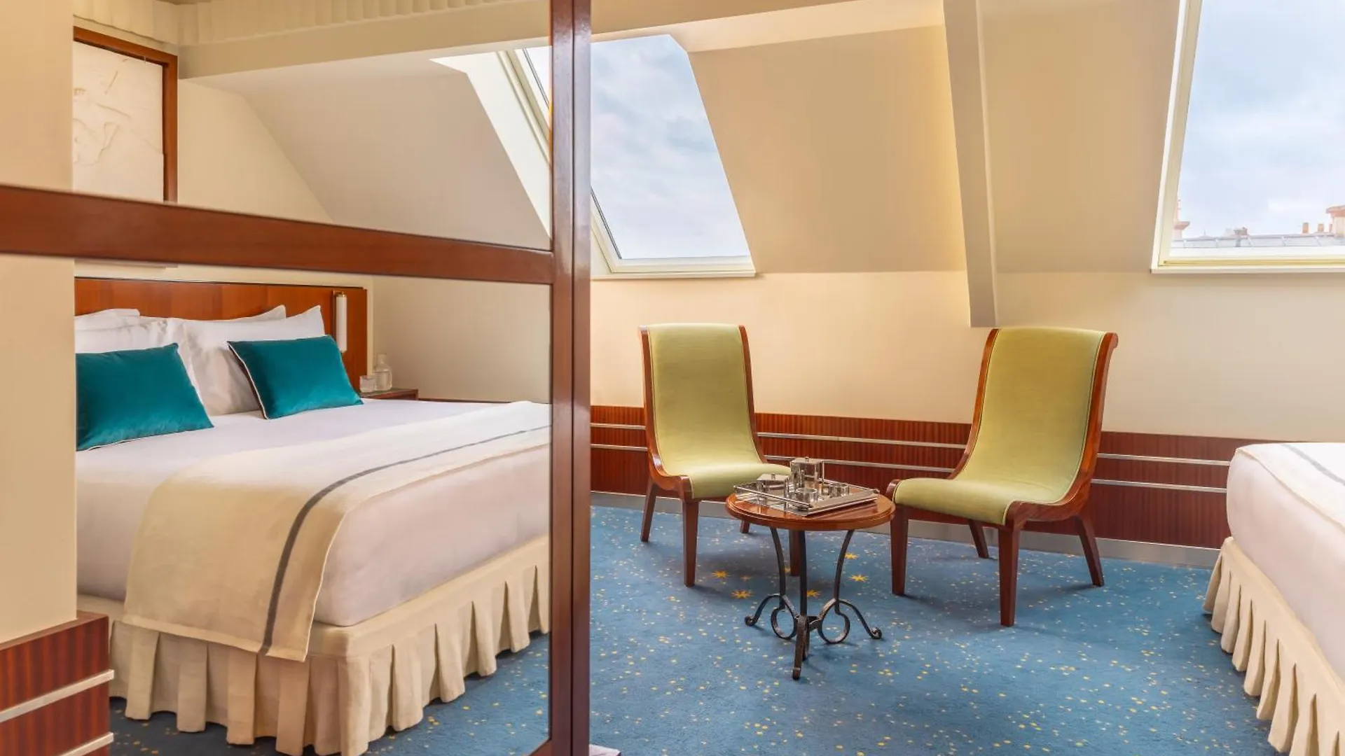 Hotel Des Grands Voyageurs Paris 4*,