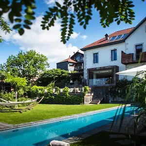 le-clos-des-sens.hotels-rhonealpes.com/