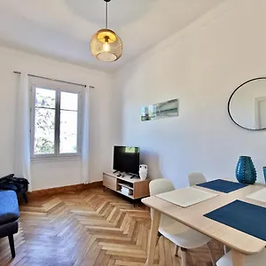 https://le-foch2-by-booking-guys.fr-provencehotel.com